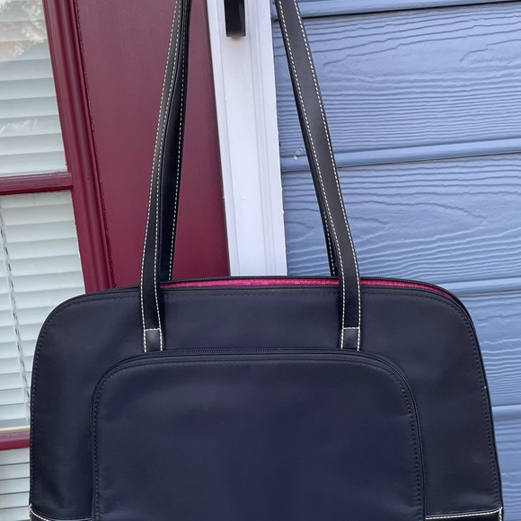 Black LAPTOP shoulder bag. Padded. Roomy. Mega storage. Excellent used condition - Picture 2 of 7